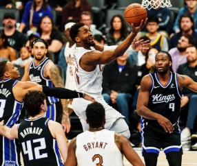 南宫体育-哈登回归赛场，出色防守首场状态亮眼，美国队观众沸腾！的简单介绍