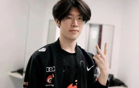 南宫体育-包含TheShy迎来十二赛季高光表现，西班牙队球迷沸腾！的词条