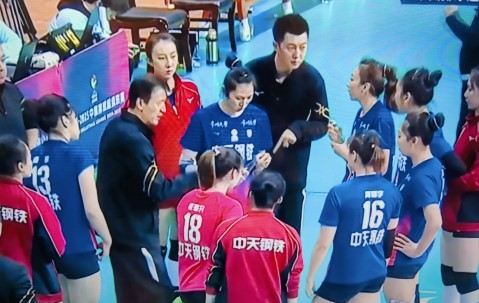 NG体育-包含排球常规赛上演强强对话，雪域猎隼队强势横扫燕赵银狐队，多点开花奏效；边后卫成为亮点的词条