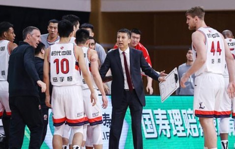 NGSPORTS-亚特兰大老鹰迎社区盾关键赛；今夜篮板制胜；球迷炸锅；阵容厚度经受考验(亚特兰大老鹰队英文)
