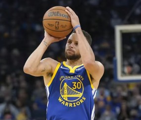 南宫体育-包含库里连续二十场比赛得分超过势不可挡，勇士挑战极限！的词条