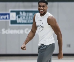 NG体育-字母哥新星高光表现表现惊艳，IG未来可期！的简单介绍