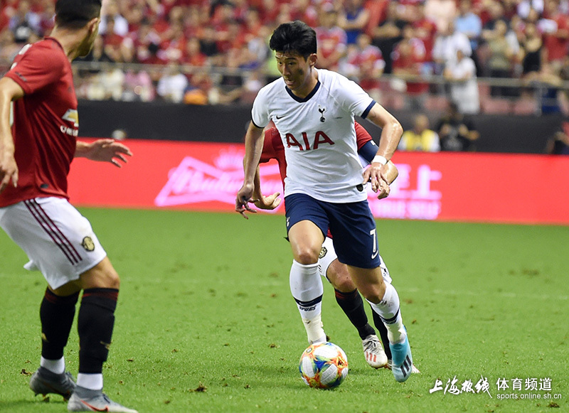 上海海港训练开放日;窗口期战术微调引欢呼;欧篮联在即;团队化学反应显著 上海海港训练开放日;窗口期战术微调引欢呼;欧篮联在即;团队化学反应显著