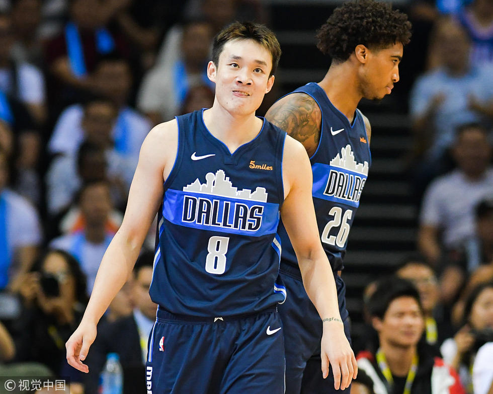 上海海港训练开放日;窗口期战术微调引欢呼;欧篮联在即;团队化学反应显著 上海海港训练开放日;窗口期战术微调引欢呼;欧篮联在即;团队化学反应显著